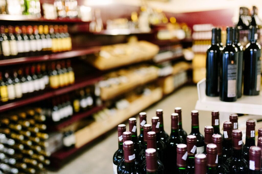 Achat d’alcool : la vérification de l’âge peut-elle être systématique ?