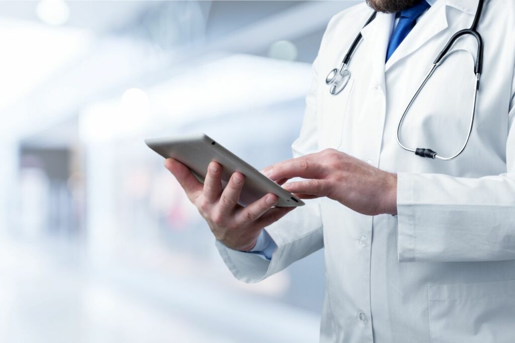 Médecins et réseaux sociaux : attention à ce que vous publiez !(DSIH, janvier 2025)