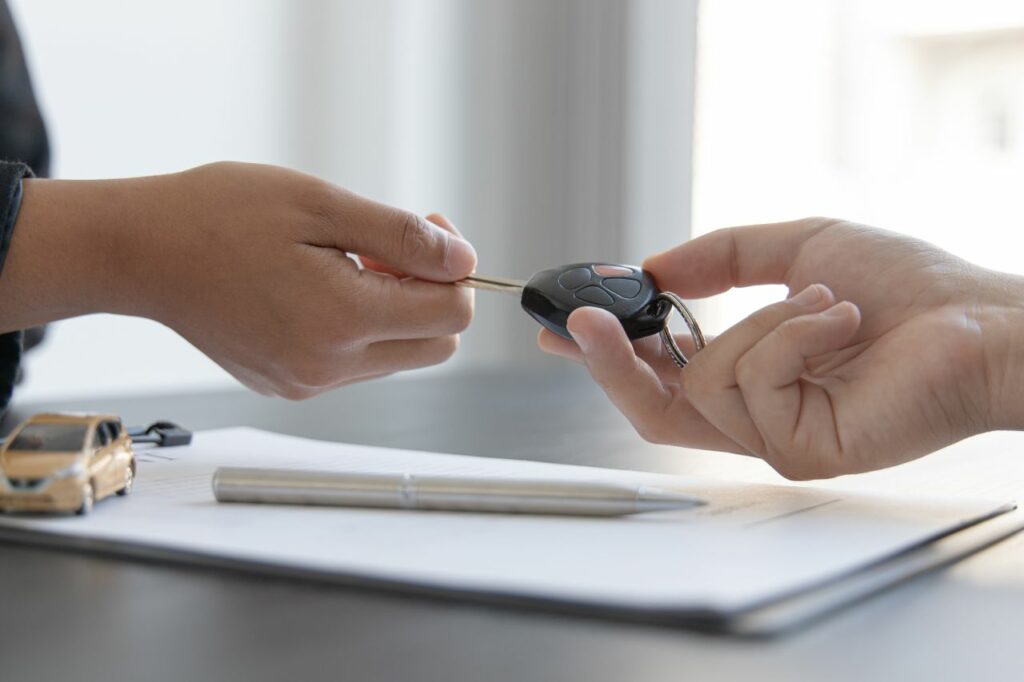 https://derriennic.com/vehicule-fonction-conge-reclassement-fin-avantage-au-terme-preavis/